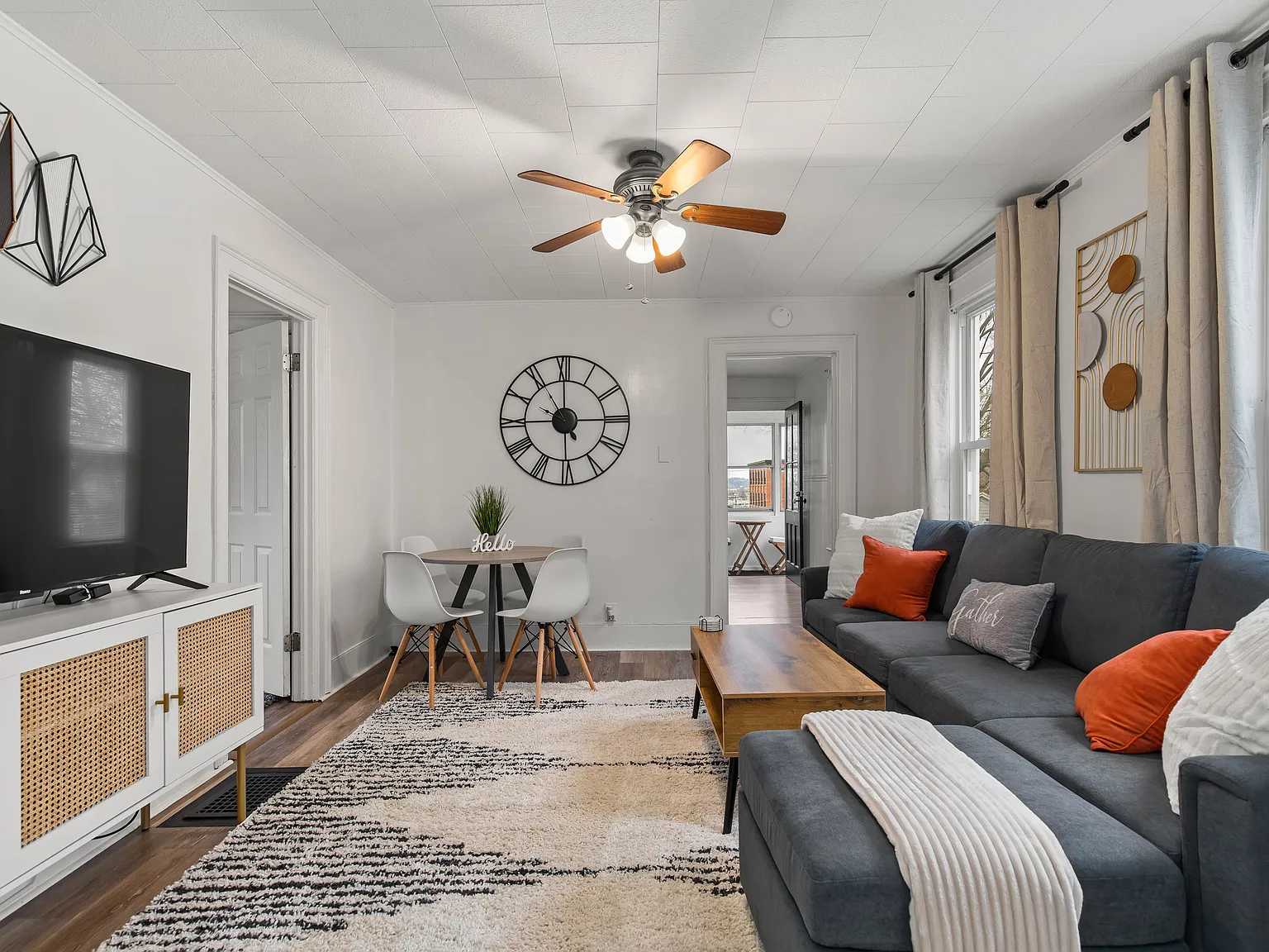 2 bed, 1000 sqft, $2,300 — Photo 1