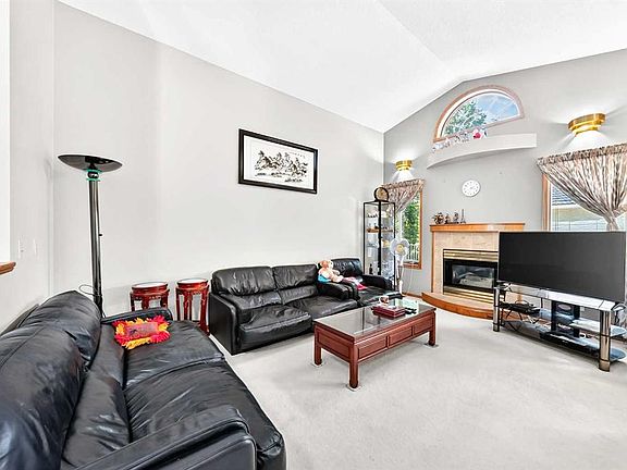 4th image of 184 SE Hampshire Cir NW