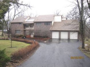 1600 Woodside Dr, Freeport, IL 61032