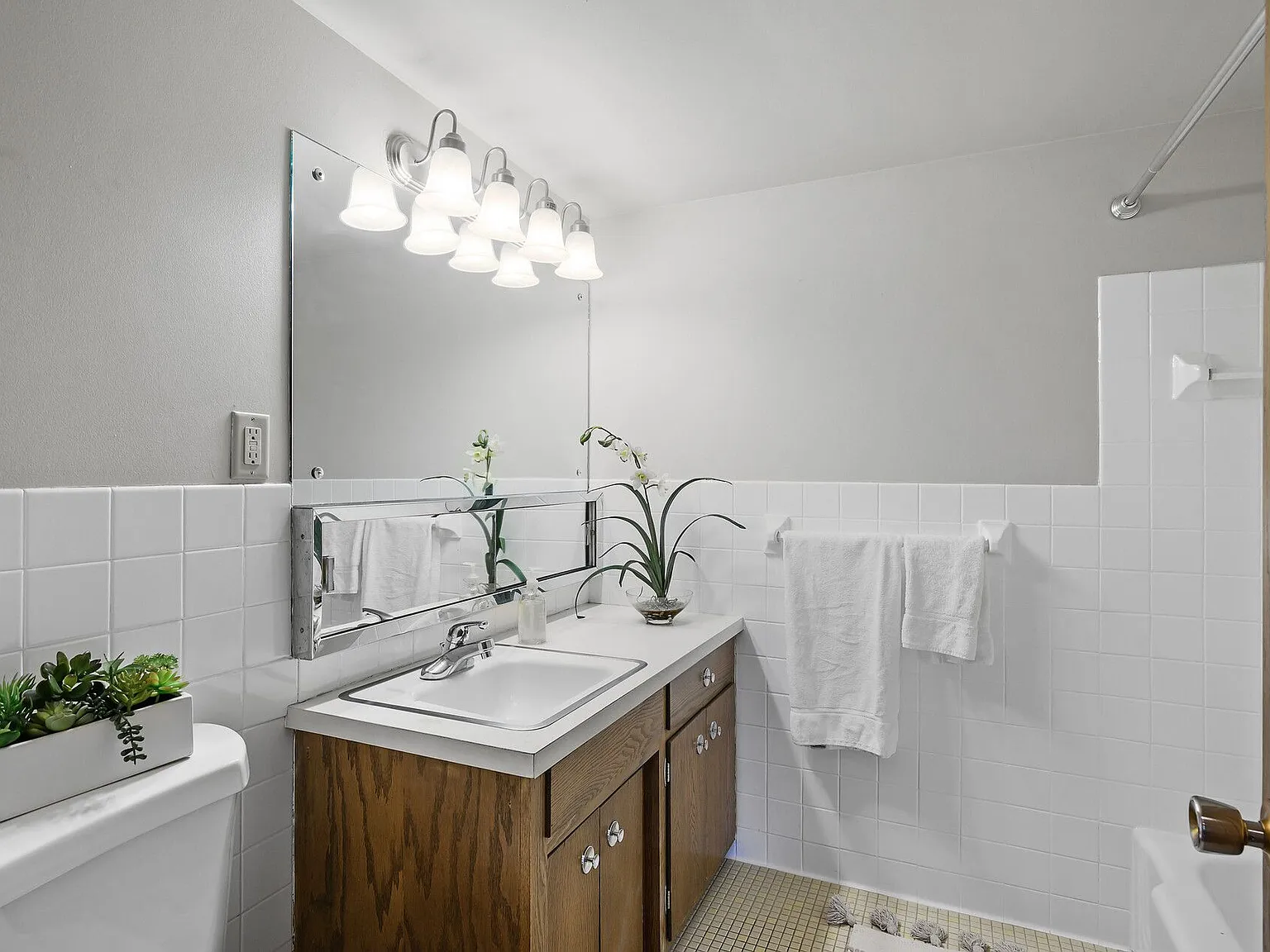 Imperial Heights Apartments — Photo 3