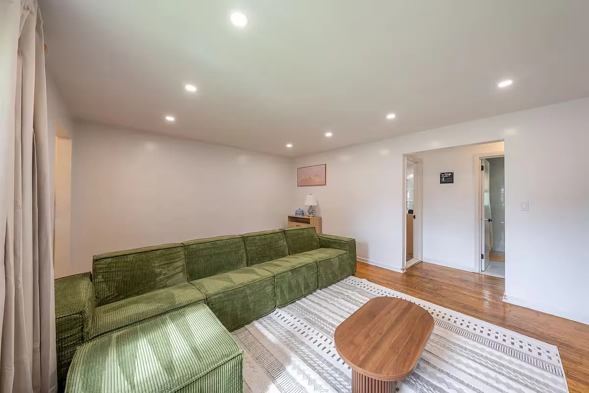 3 bed, 1000 sqft, $3,900 — Photo 2