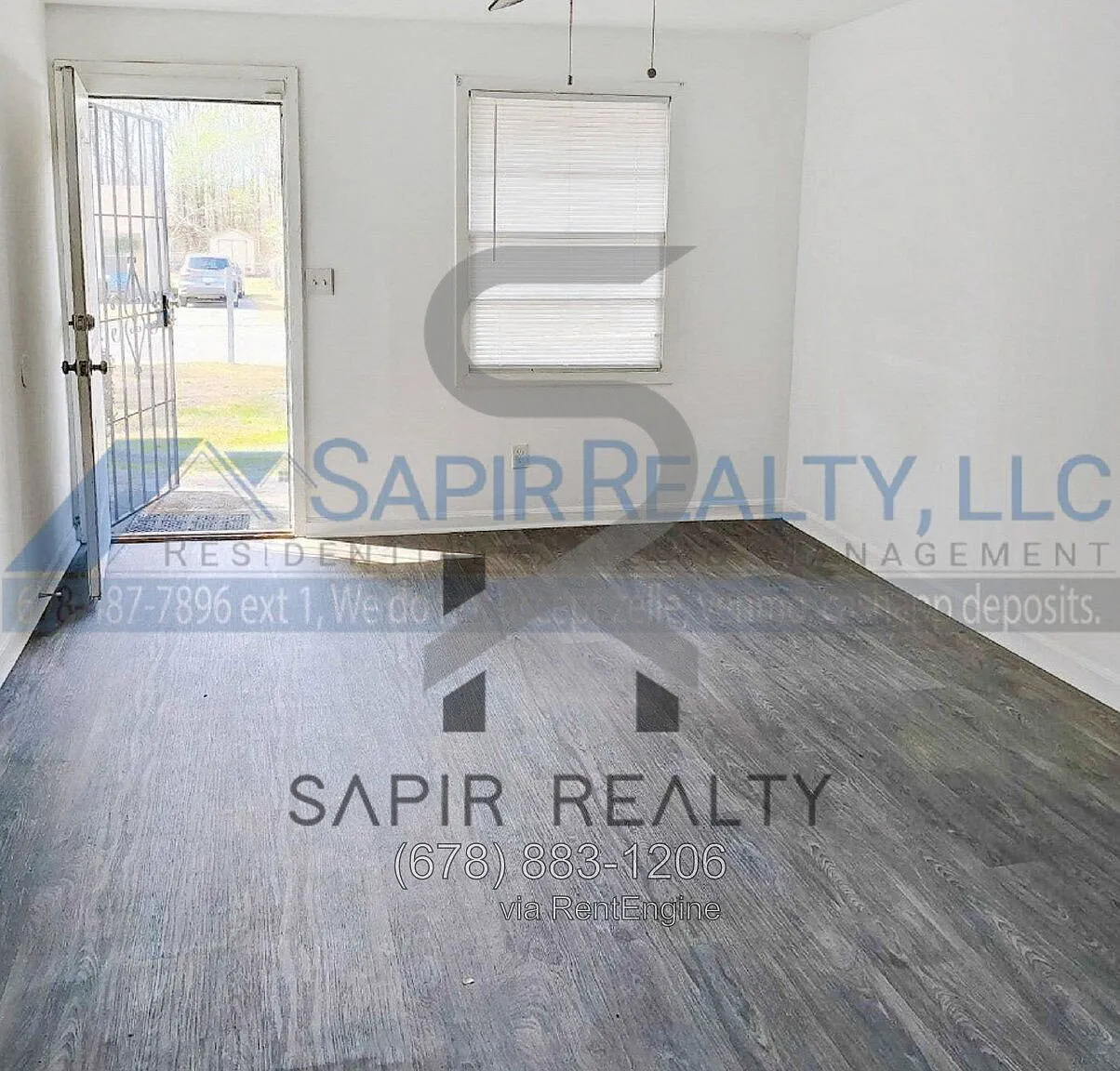 3 bed, 1.0 bath, 981 sqft, $1,000 — Photo 2
