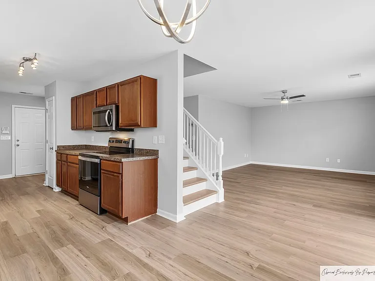 827 Chablis Dr — Photo 3