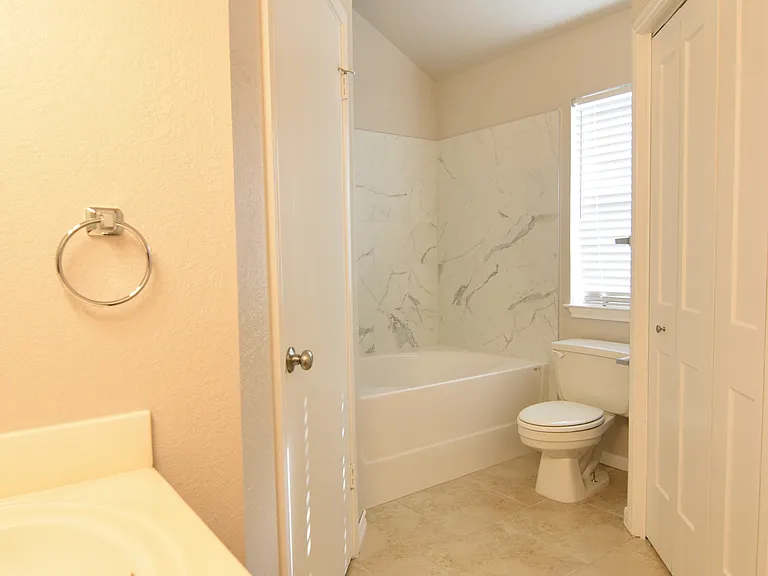 807 Hartrick Cir — Photo 13