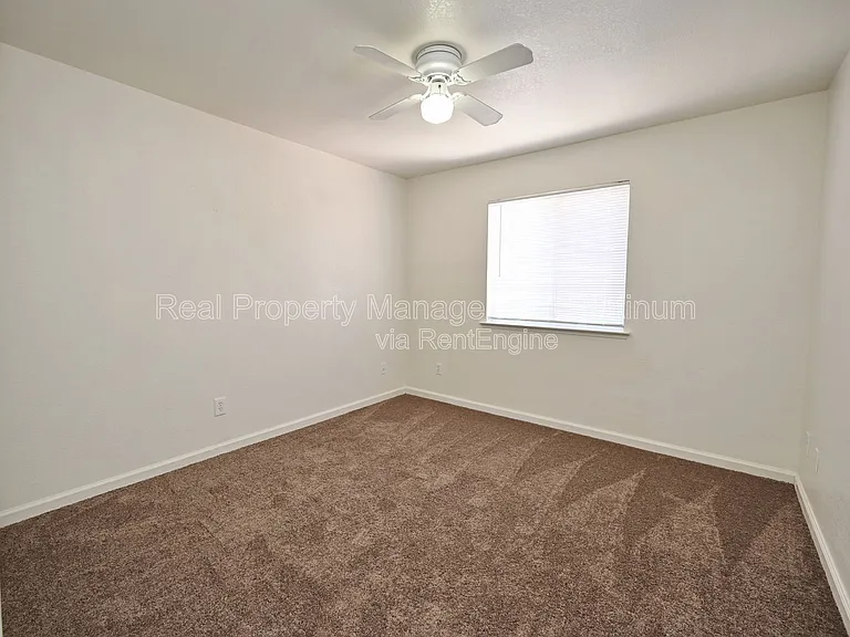 2233 E Christopher Dr — Photo 15