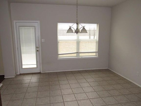 5th image of 106 Wooded Creek Dr