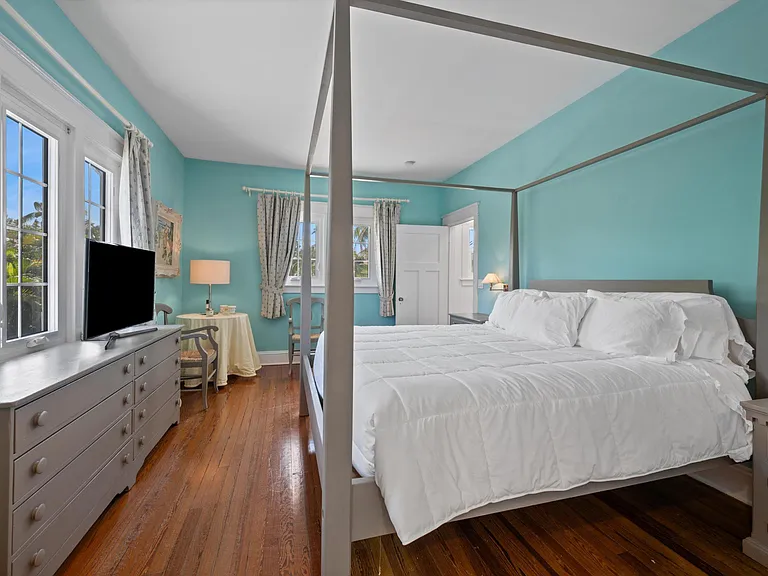 141 Chilean Ave — Photo 17