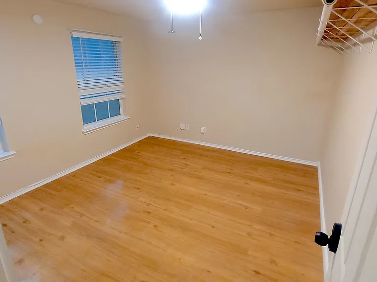 447 S Water Ln — Photo 1