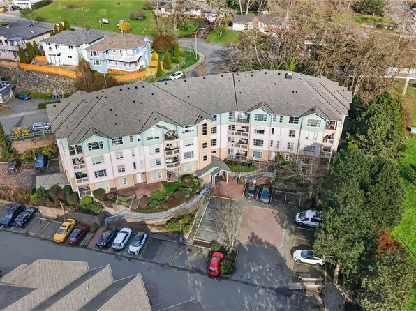 799 Blackberry Rd #204, Saanich, BC V8X 5J3