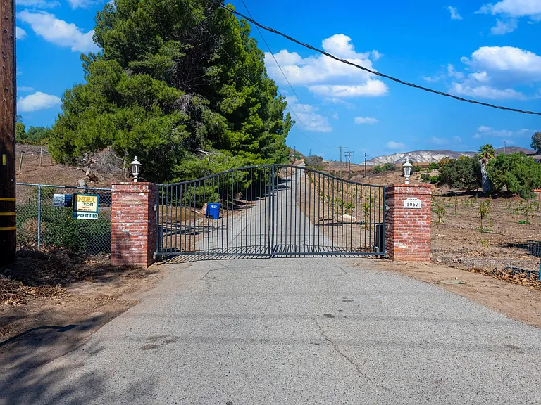 1057 E La Loma Ave — Photo 68