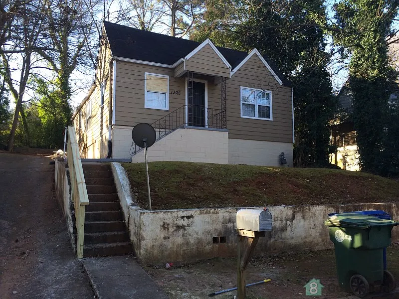 1306 Gideons Dr SW photo 1