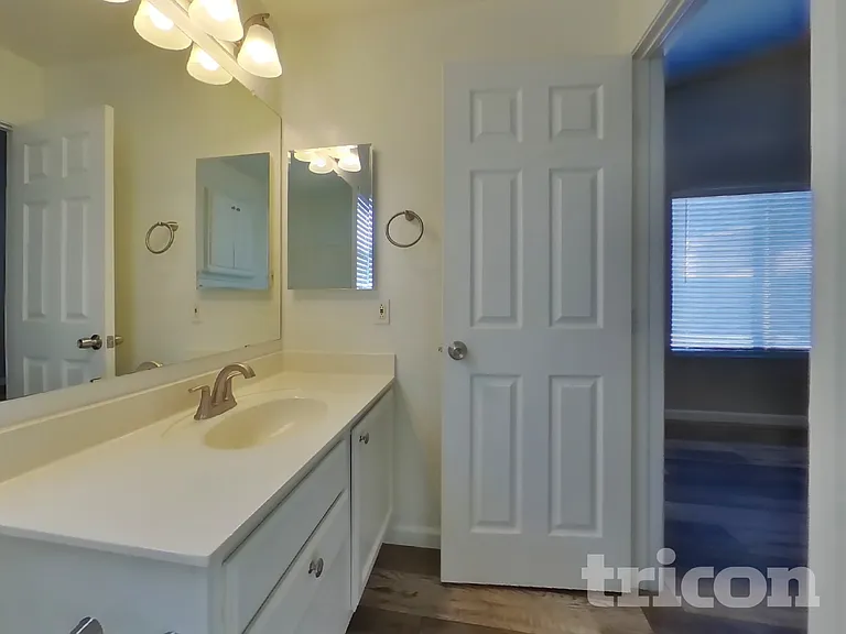857 E Saragosa St — Photo 6