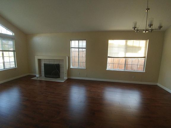 3rd image of 40133 Avenida Venida