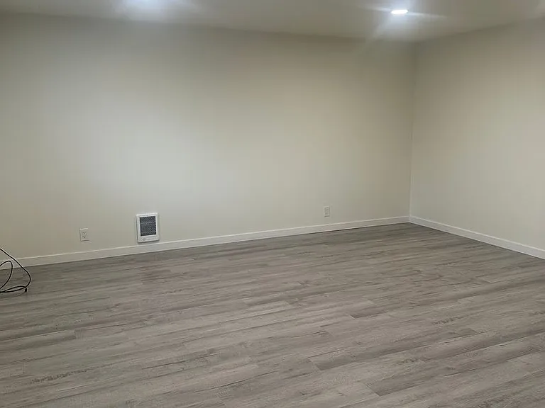 1500 E Victor St — Photo 9