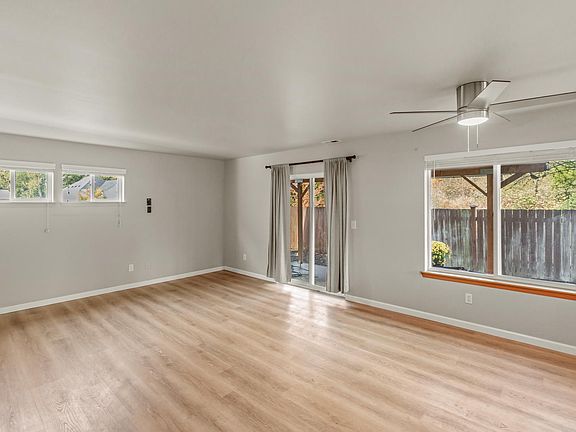 5th image of 4907 106th St NE