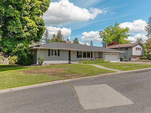 3rd image of 1915 E 38th Ave