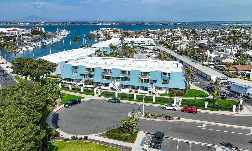 5 Montego Ct