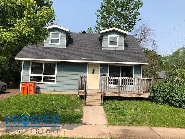 Great 4 Bedroom Close to Water Street. Available June 2027 — Photo 2