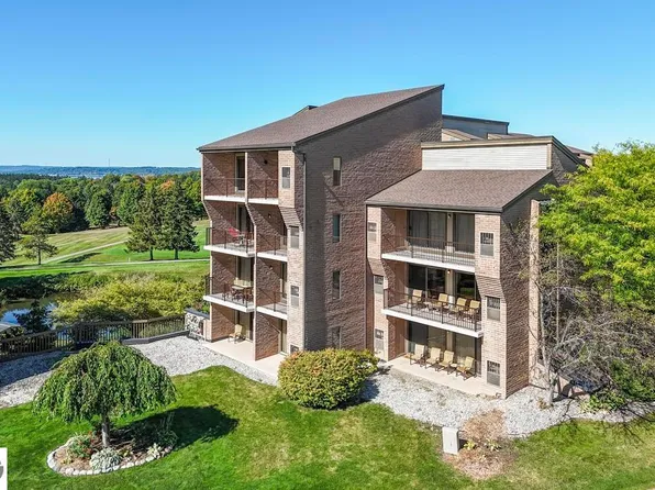 5026 Valleyway Dr #63, Williamsburg, MI 49690