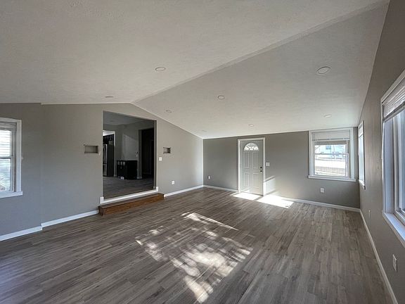 3rd image of 1600 W Norfolk Ave