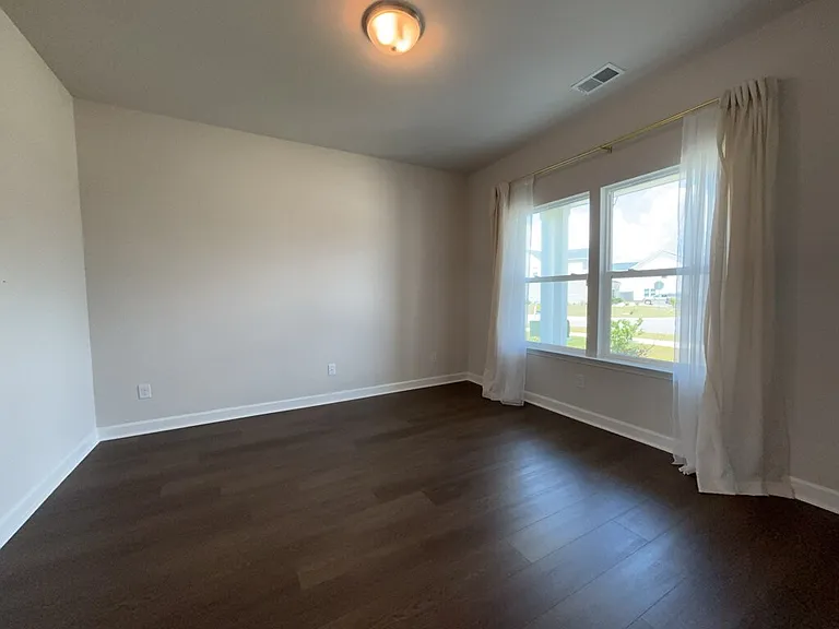 445 Navona Dr — Photo 4