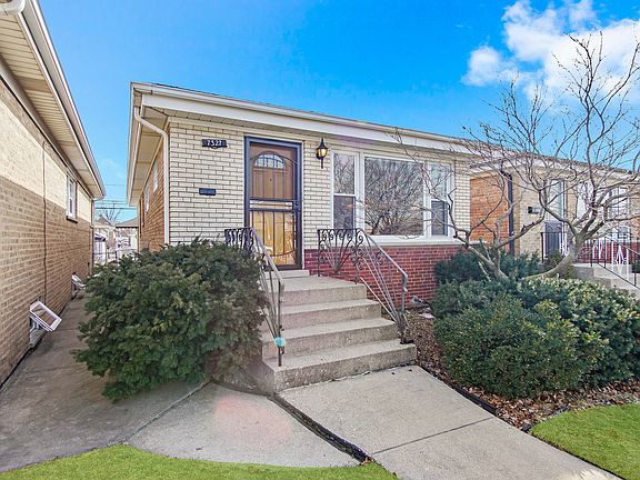 2nd image of 7327 W Montrose Ave