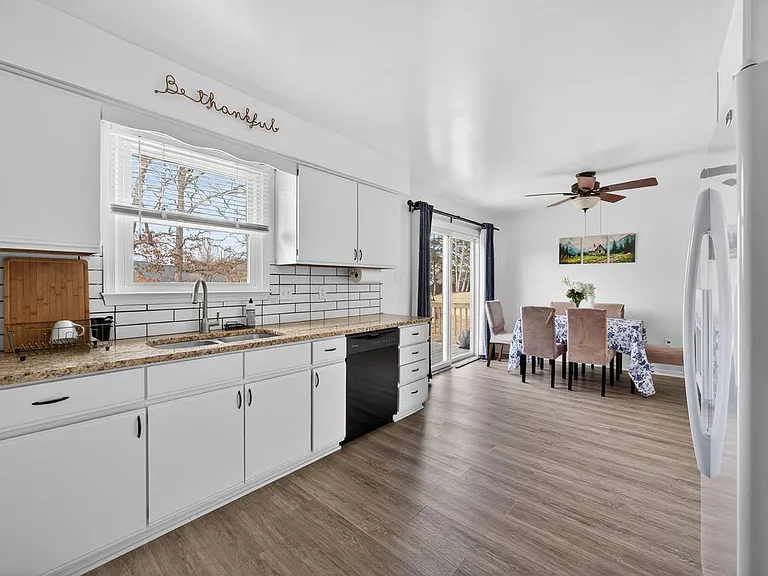 136 Stevens Dr — Photo 22