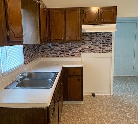 5th image of 244 Parham St