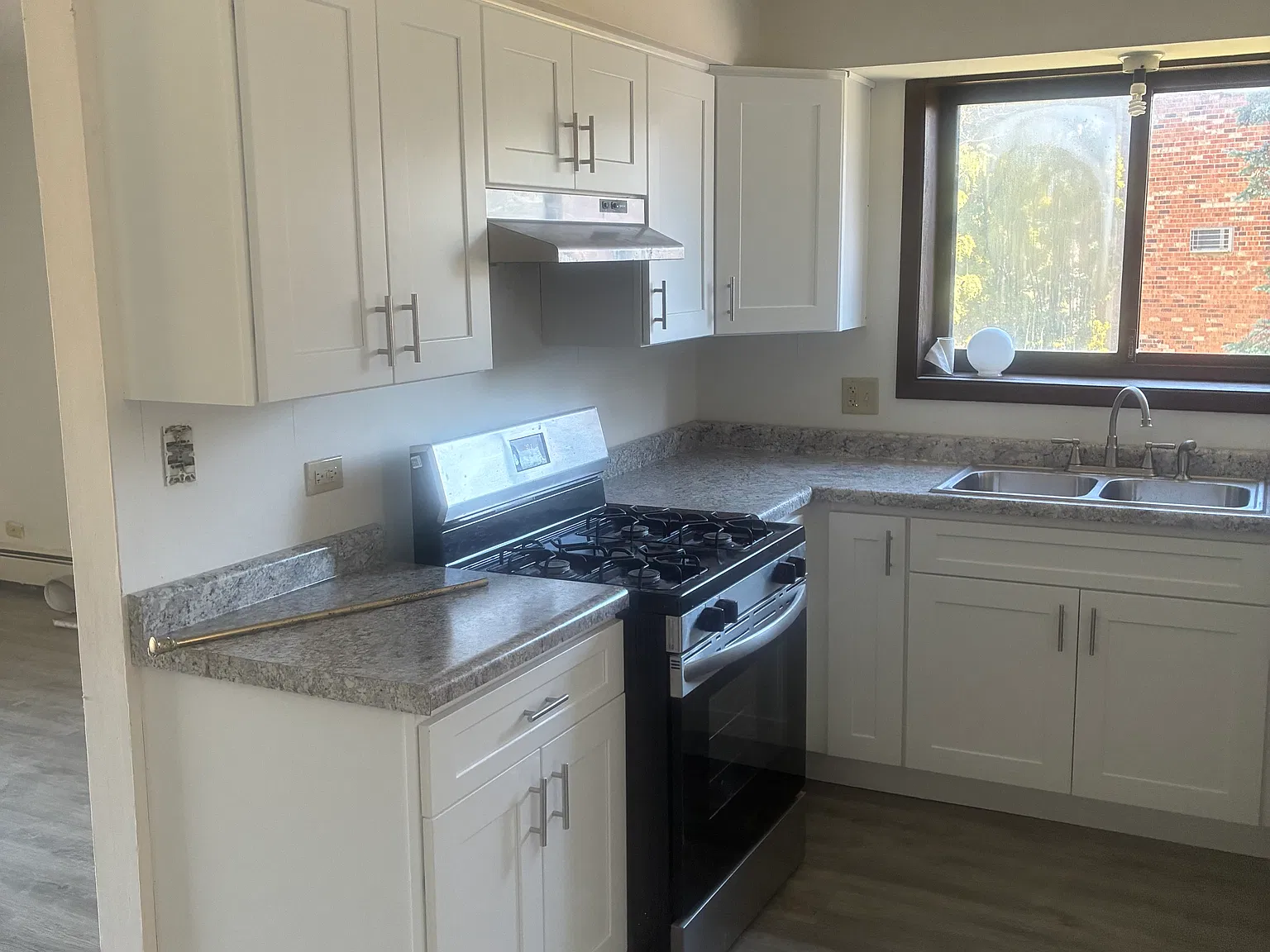2 bed, 950 sqft, $1,725 — Photo 2