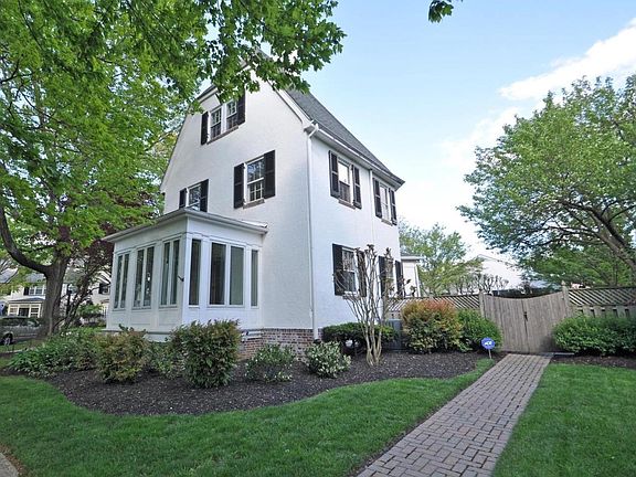 3rd image of 2 Crawford Cir