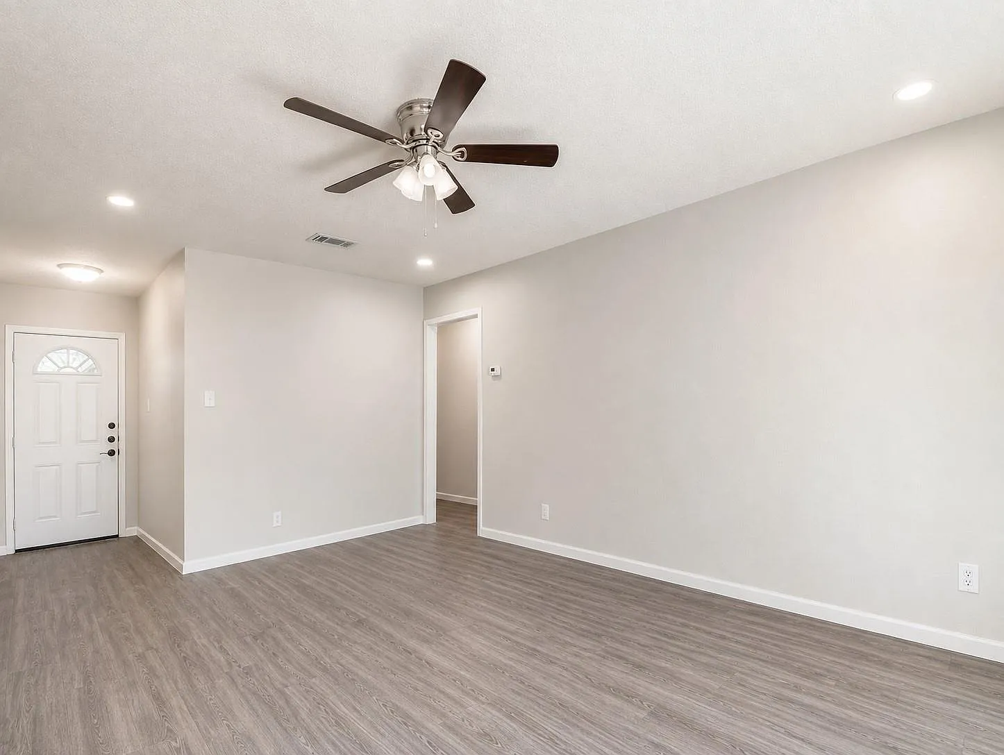 3 bed, 2.0 bath, 2084 sqft, $1,600 — Photo 4