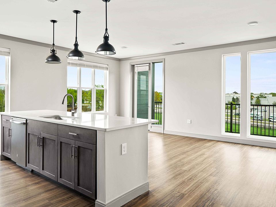 Open floor plan with large kitchen island