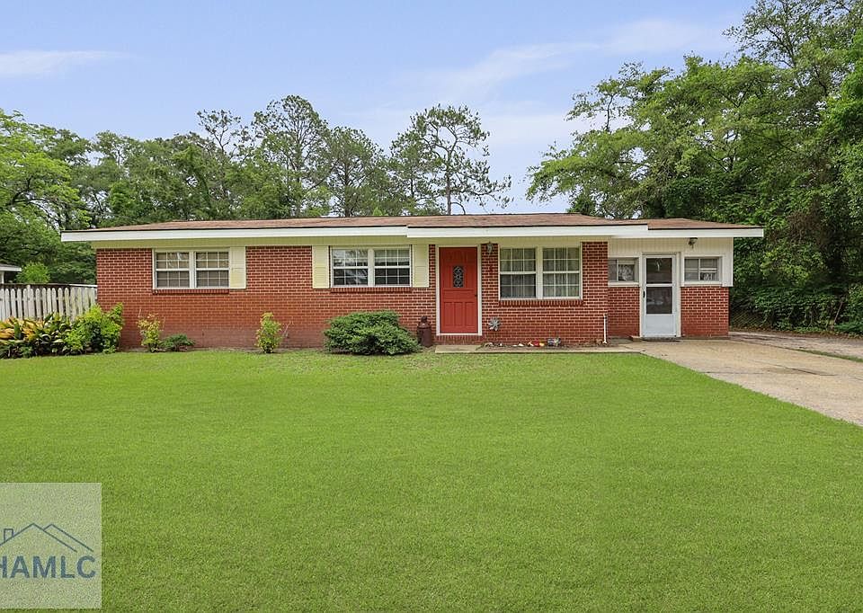 1st image of 985 Seven Oaks Rd