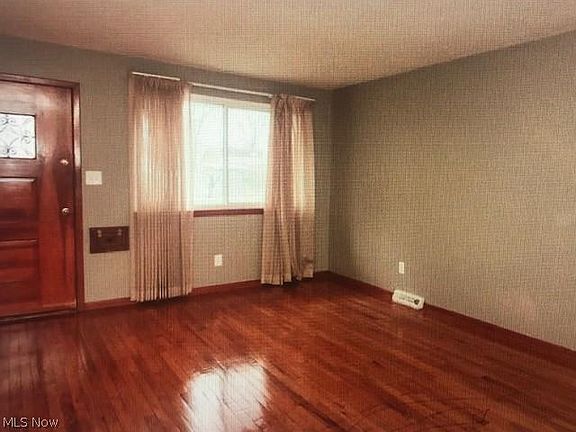 3rd image of 12402 Milan Ave