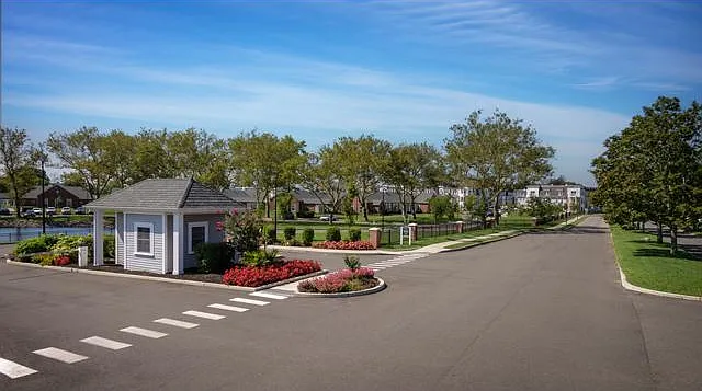 Fairfield Townhomes at Islip — Photo 22