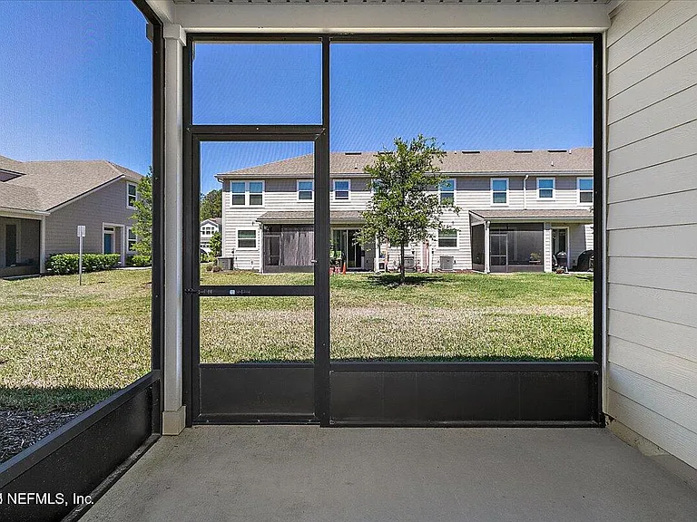 526 Richmond Dr — Photo 15