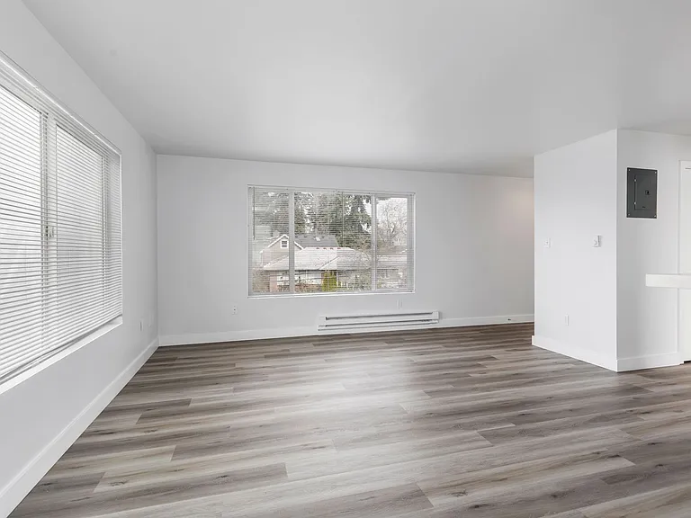 The Hallmark Apartments — Photo 7
