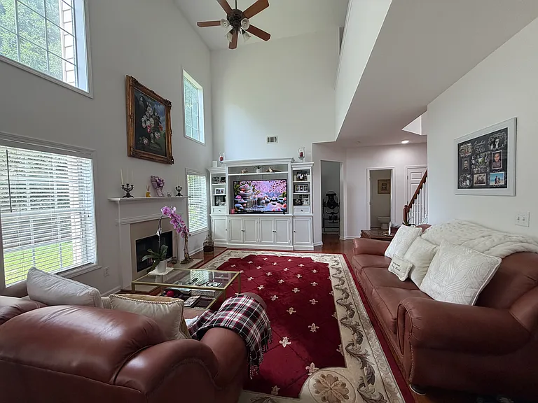 1927 Longmont Dr — Photo 6