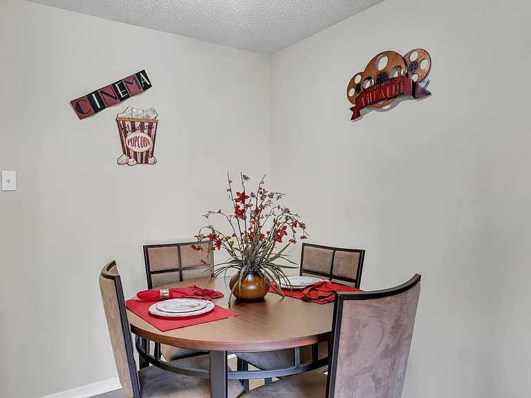 Windsong Apartments — Photo 36