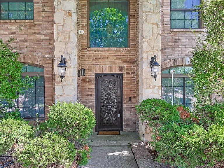 1088 Pondview Dr — Photo 34