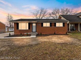 22600 Edgewater St, Saint Clair Shores, MI 48082