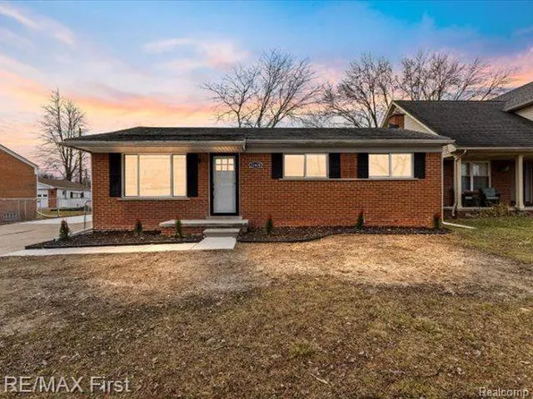 22600 Edgewater St, Saint Clair Shores, MI 48082