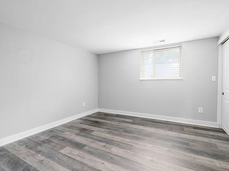 142 W 8th Ave #B — Photo 18