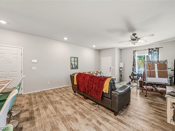 5th image of 4418 Meadow Glade Ave