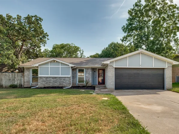 3217 Meadow Wood Ln, Bedford, TX 76021