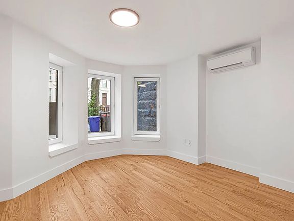 5th image of 694 Park Pl #1