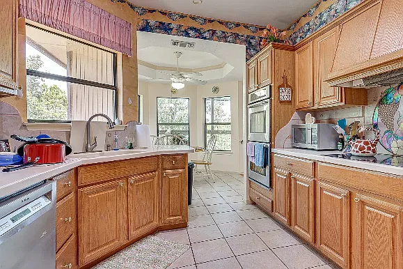 3 bed, 3.5 bath, 2800 sqft, $2,800 — Photo 2