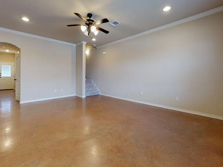 127 Deacon Dr — Photo 3