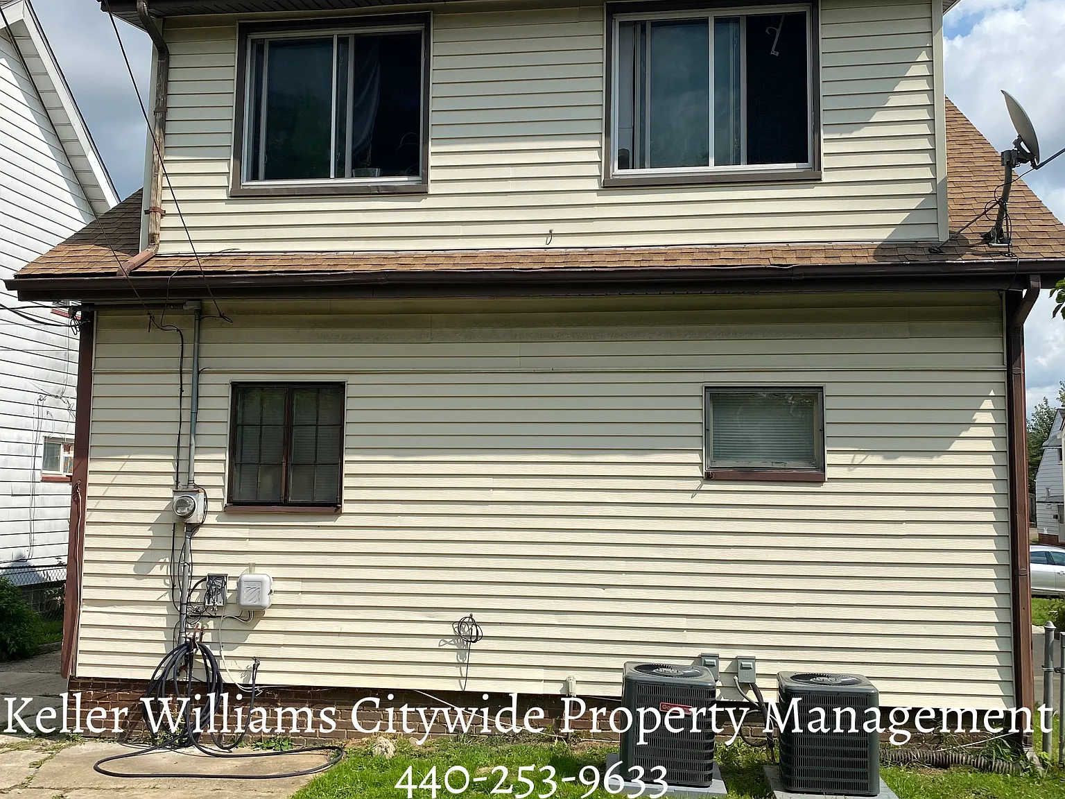 2 bedroom 1 bath down Duplex in Parma with AC and garage parking! — Photo 3