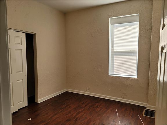 5th image of 7036 Winona Ave
